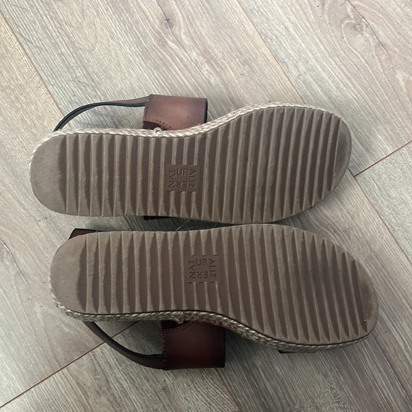 Naturalizer platforms - Picture 3 of 3